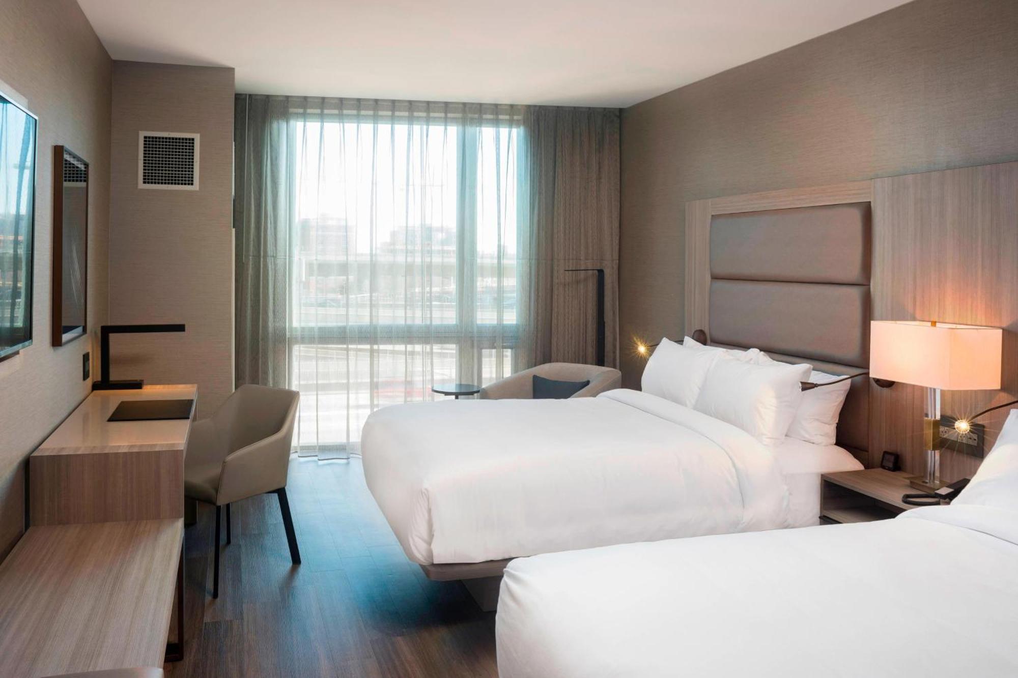 Ac Hotel By Marriott Boston Downtown Exterior photo